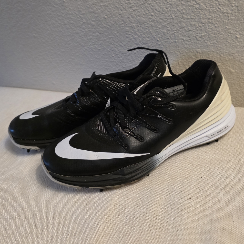 Nike Women’s Black and White Low-Profile Athletic Sneakers